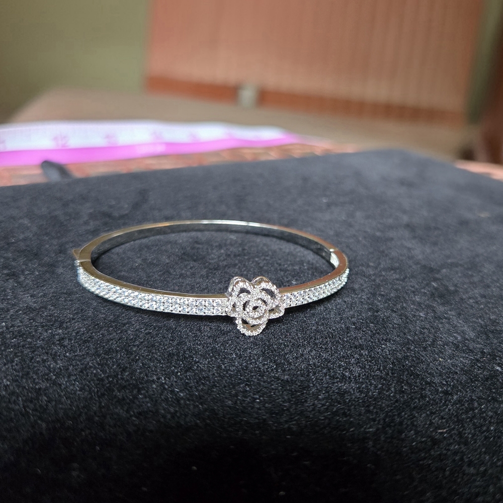 Minimalist Rhinestone Flower Detail Silver Bracelet